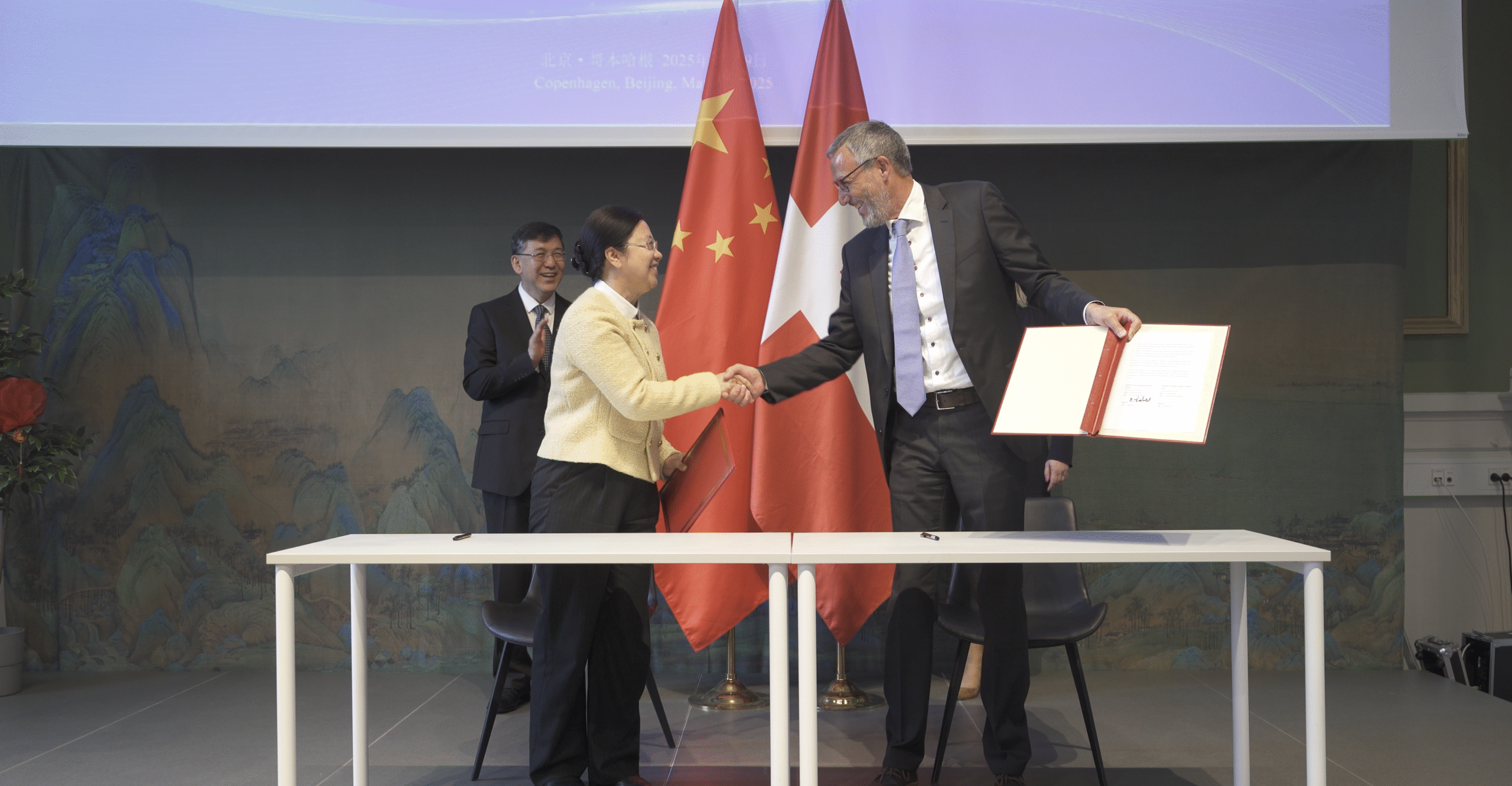 Clean – the Danish national cluster for water and environmental technology – has signed a Memorandum of Understanding (MoU) with the University of Chinese Academy of Sciences (UCAS). The agreement marks the beginning of a five-year strategic partnership to establish new innovation clusters in China, aimed at accelerating solutions within environment, climate, and green transformation.